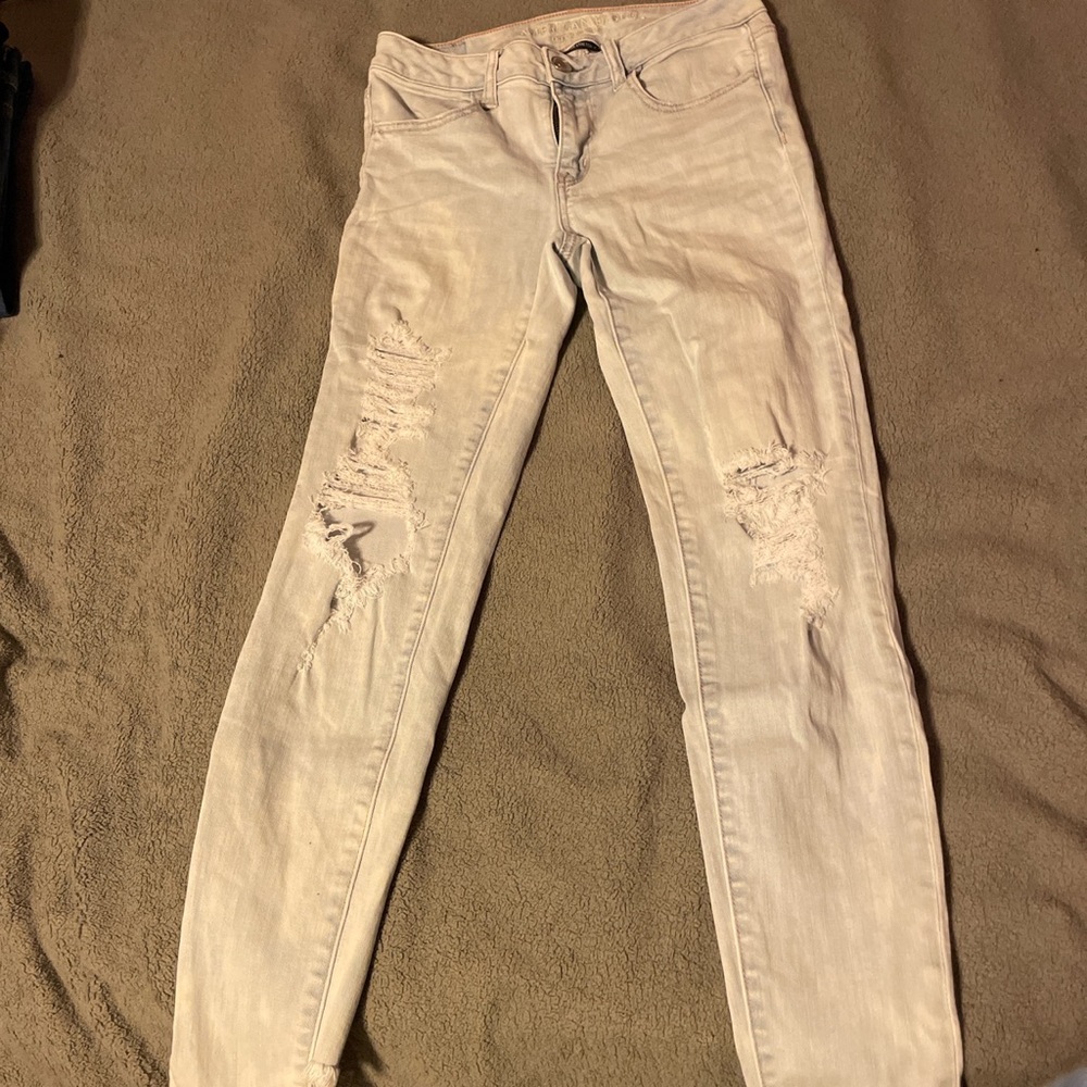 light ripped american eagle jeans